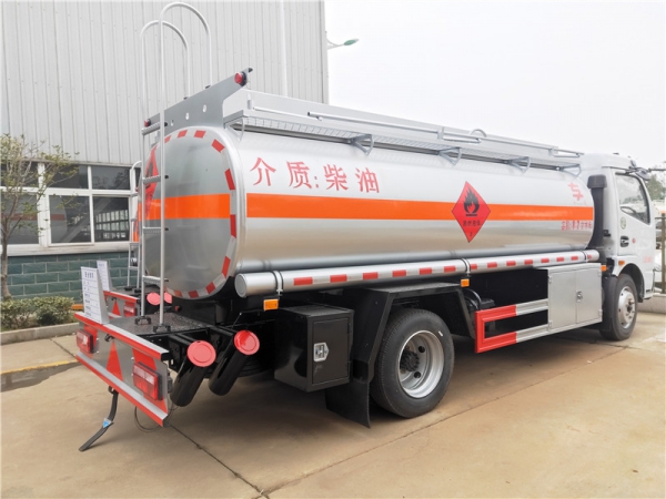 国五东风多利卡8.2方加油车【钢板桥】