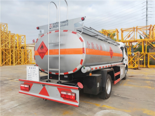 国五东风多利卡8.2方加油车【钢板桥】