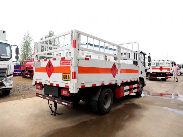 国六福田欧马可131马力蓝牌气瓶运输车