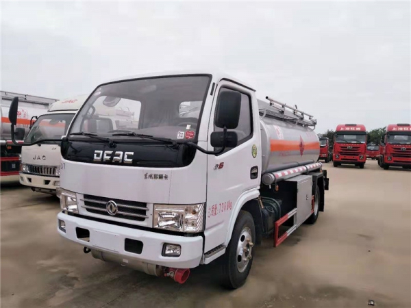 国五4.63方东风多利卡5吨流动加油车