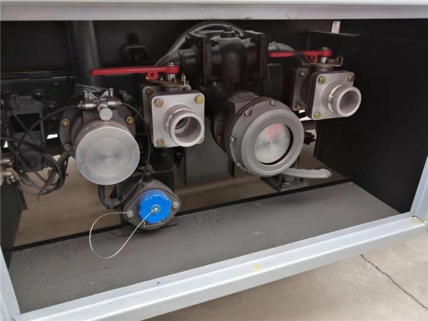 国五4.63方东风多利卡5吨流动加油车