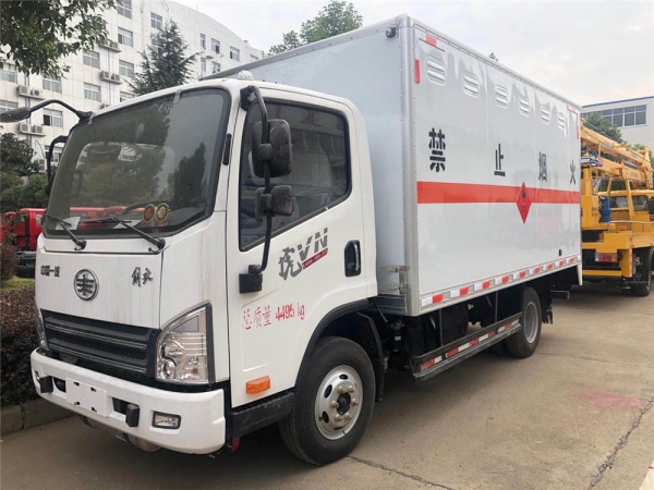 国五解放蓝牌危险品厢式货车4.1货箱