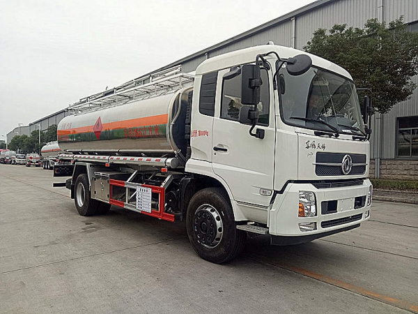 16.6方国五天锦铝合金运油车