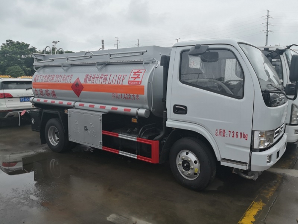 东风天锦朝柴4.43方加油车