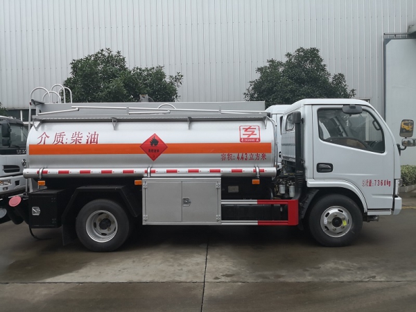 东风天锦朝柴4.43方加油车