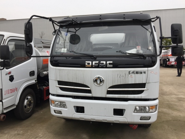 东风多利卡7.8方加油车