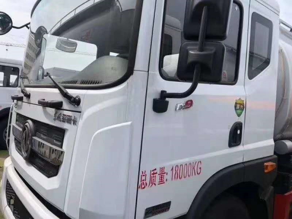 15.8方国六成龙威东风供液车