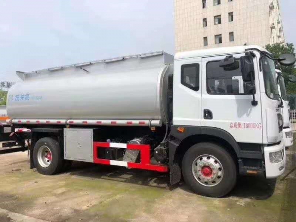 15.8方国六成龙威东风供液车