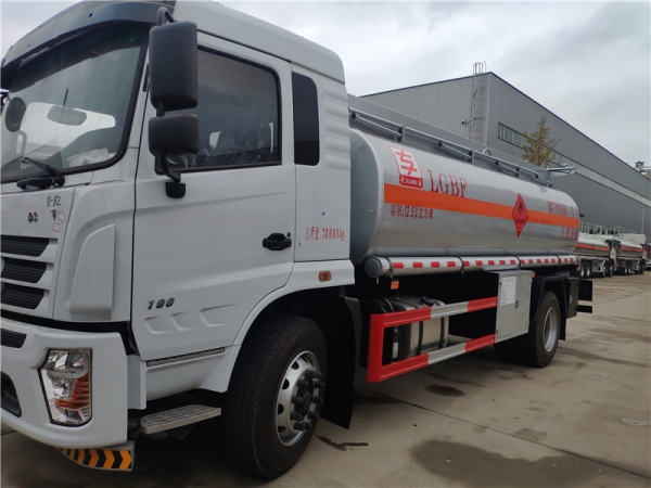 12.53方东风专底油罐车-新款驾驶室