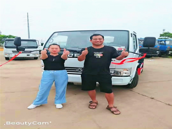 广东客户过来自提蓝牌加油车